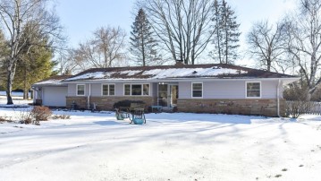 5403 W Sunnyside Dr, Mequon, WI 53092-2040