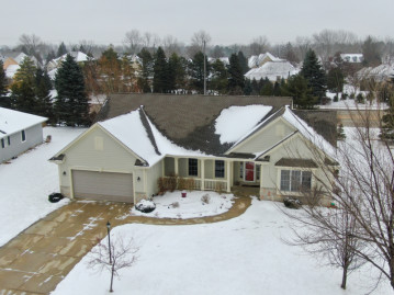 7639 W Windrush Ln, Franklin, WI 53132-7520