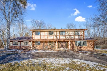 12135 N Maryhill Ct, Mequon, WI 53092-2215