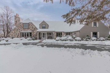 4271 Upland Dr, Richfield, WI 53017-9738