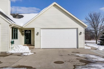 N13W6846 Pheasant Ct, Cedarburg, WI 53012