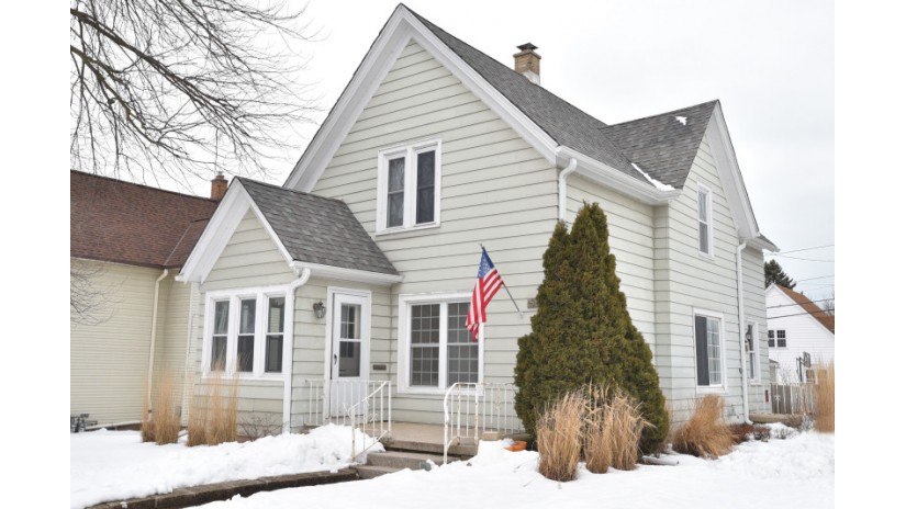 802 N Wisconsin St Port Washington, WI 53074 by Shorewest Realtors $219,900