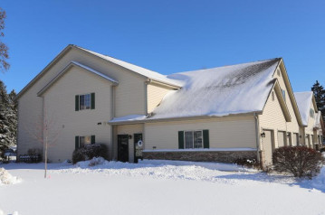 2112 Pine Ridge Ct B, Grafton, WI 53024-3106