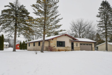 W164 Vista Dr, Ixonia, WI 53066-2062