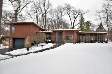 1155 Parkway Dr, Brookfield, WI 53005-7354