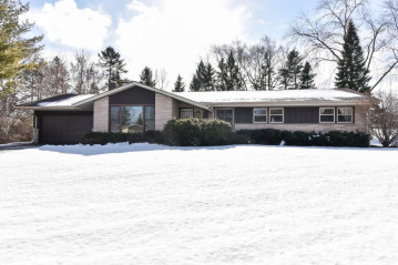 12765 Zinke Dr, Brookfield, WI 53005-6552