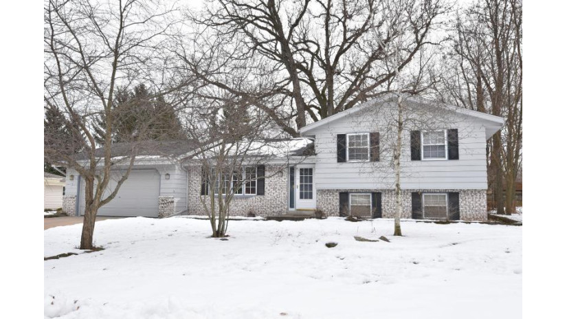 7919 W Bur Oak Dr Franklin, WI 53132 by Homestead Realty, Inc $269,900