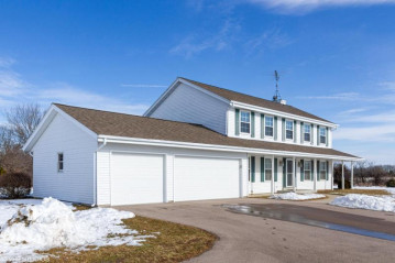 W4912 Farm Village Ln, La Grange, WI 53121