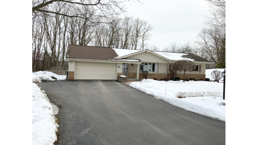 W220N7900 Golf View Ln Lisbon, WI 53089 by Shorewest Realtors $329,900