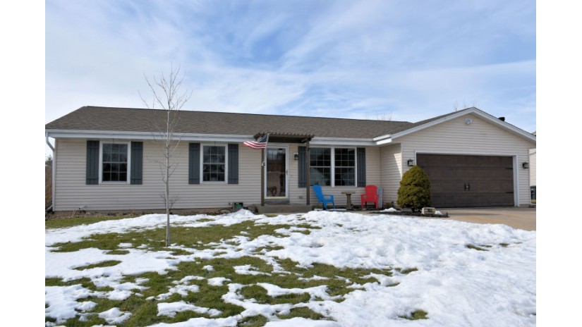 404 Brookstone Dr Waterford, WI 53185 by Shorewest Realtors $299,900