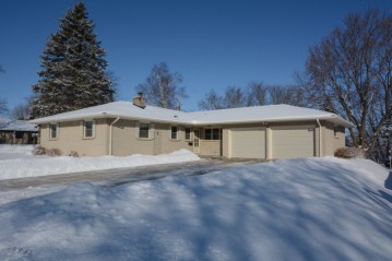 436 W Loos St, Hartford, WI 53027-1727