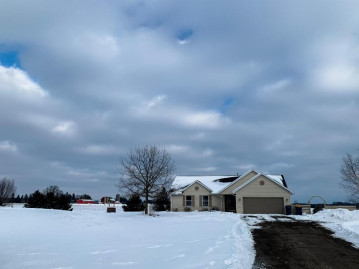 5222 Maple Rd, Trenton, WI 53095-9731