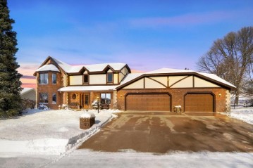 143 Fairway Ct, Onalaska, WI 54650-8713