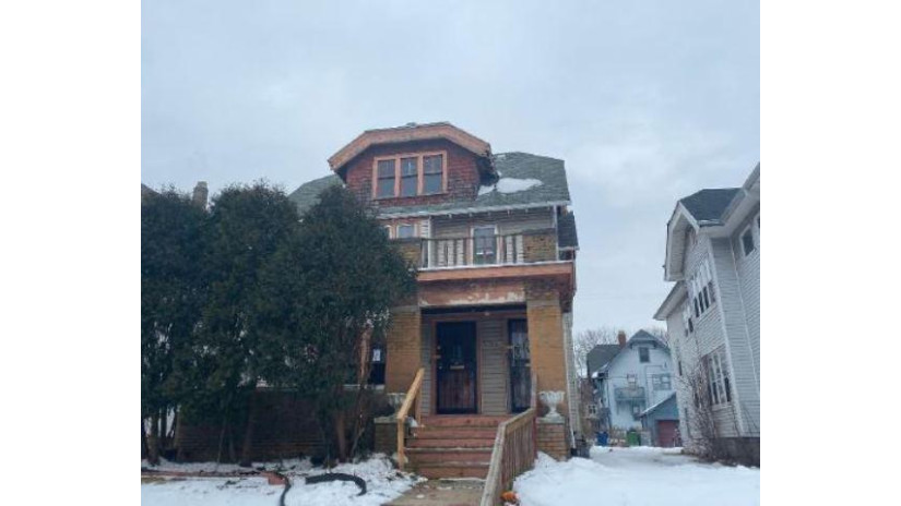 2645 N 40th St 2647 Milwaukee, WI 53210 by REALHOME Services and Solutions, Inc. $26,500