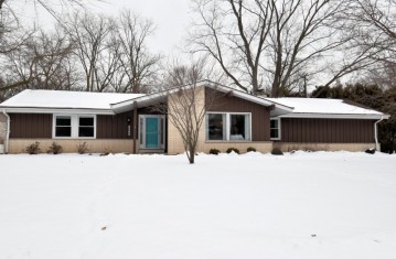 2500 Normandy Ln, Wauwatosa, WI 53226-1021