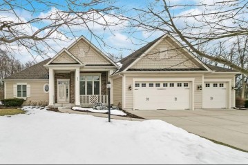 886 Red Hawk Dr, Walworth, WI 53184-9707