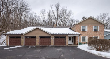 326 Riverview Dr 3, Delafield, WI 53018-1751