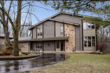 3701 River Bend Dr, Caledonia, WI 53404-1561