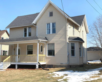 105 Valley St, Horicon, WI 53032-1339