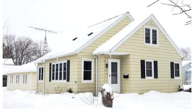 235 Poplar Street Cadott, WI 54727 by Cb Brenizer/Chippewa $114,900