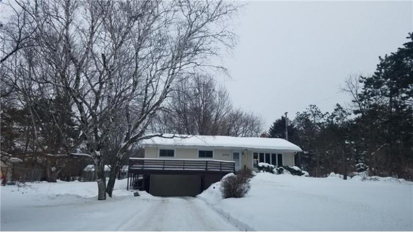 2731 Crestwood Road Eau Claire, WI 54703 by Cb Brenizer/Eau Claire $184,900