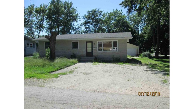 1527 Garfield Avenue Belvidere, IL 61008 by Gambino Realtors $69,900