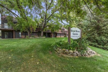 202 Royal Court 5, Fox Crossing, WI 54915