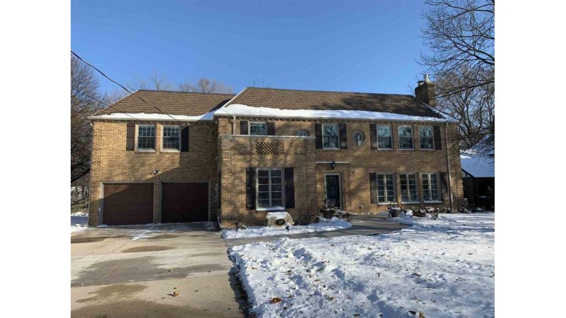 337 Park Drive Neenah, WI 54956 by Coldwell Banker Real Estate Group $409,900