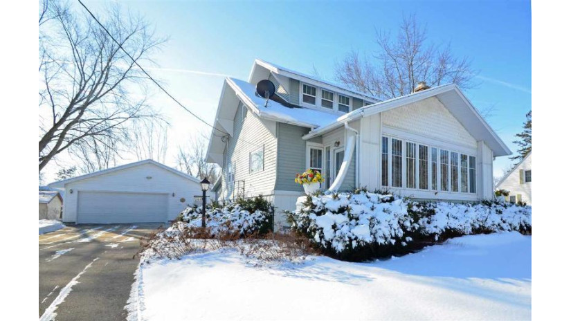 264 Summit Street Pulaski, WI 54162 by Coldwell Banker Real Estate Group $184,900