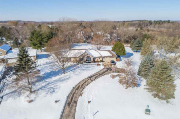 N2941 Valley View Drive, Ellington, WI 54944-9782