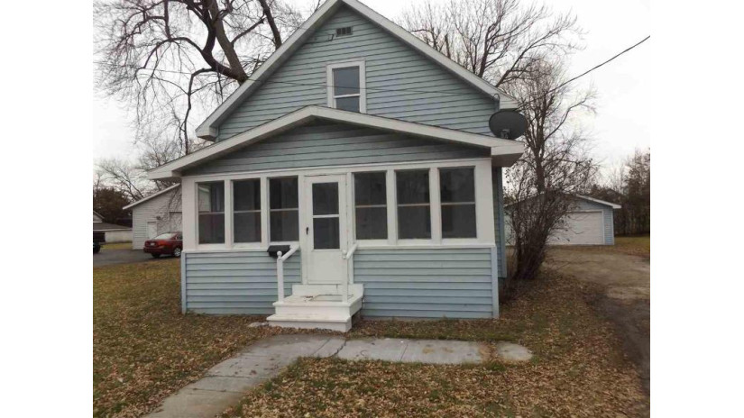 318 W Winneconne Avenue Neenah, WI 54956 by Re/Max 24/7 Real Estate, Llc $104,900