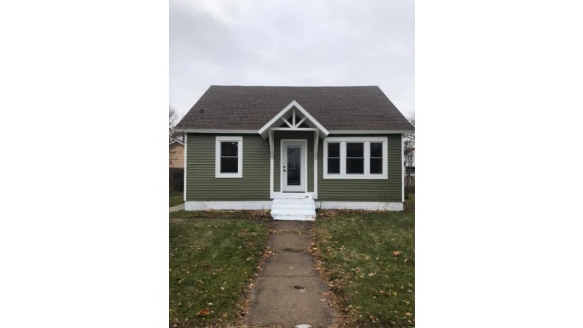 2109 17th Avenue Menominee, MI 49858 by Place Perfect Realty $129,900