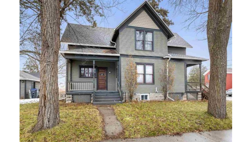 217 Caroline Street Neenah, WI 54956 by Re/Max 24/7 Real Estate, Llc $154,444