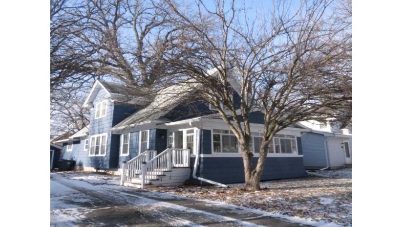 412 7th Street Neenah, WI 54956 by Coldwell Banker Real Estate Group $167,500