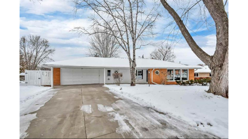 329 Little Road Allouez, WI 54301 by Ben Bartolazzi Real Estate, Inc $279,900