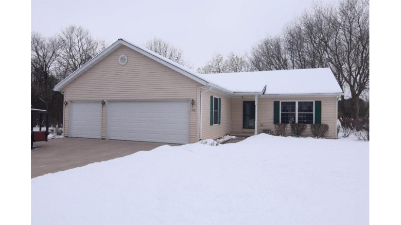 122 Country Club Drive Clintonville, WI 54929 by Keller Williams Fox Cities $159,900