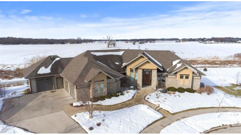 5733 N Summerland Court Appleton, WI 54913 by Coldwell Banker Real Estate Group $775,000