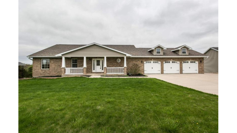 18511 W Joyce Ct East Dubuque, IL 61025 by Old Northwest Land Company Inc $349,900