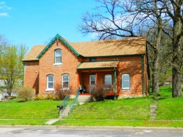 883 N Church St, Richland Center, WI 53581