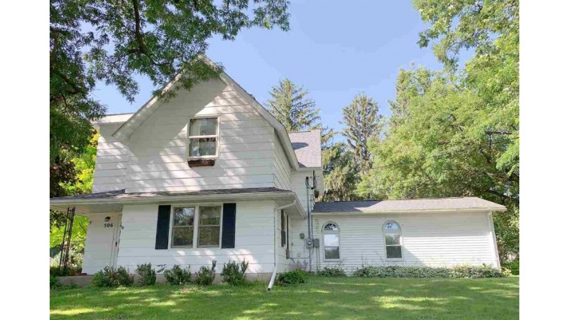 506 Tremont St Mauston, WI 53948 by Re/Max Realpros $139,900