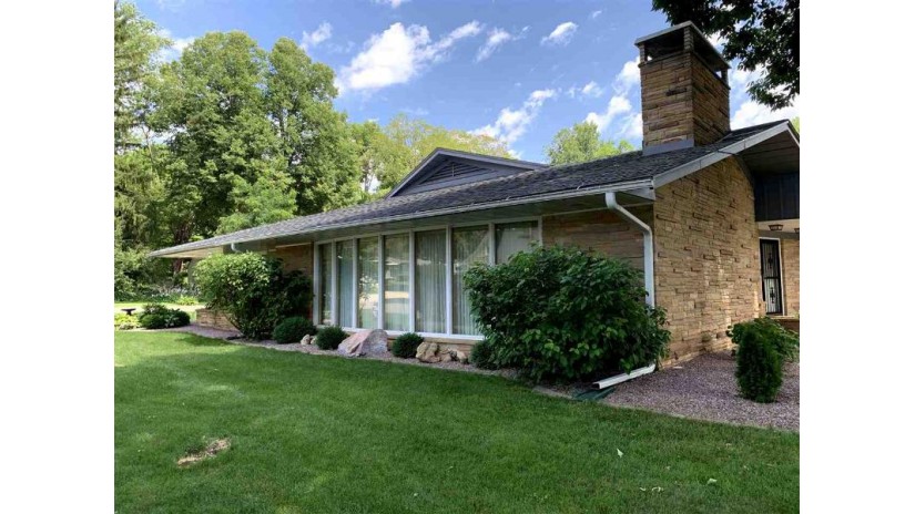 1212 Warren St Baraboo, WI 53913 by Re/Max Preferred $399,000