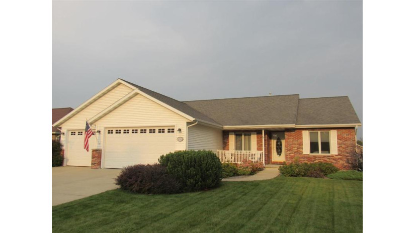 4246 Huntinghorne Dr Janesville, WI 53546 by Century 21 Affiliated $327,500