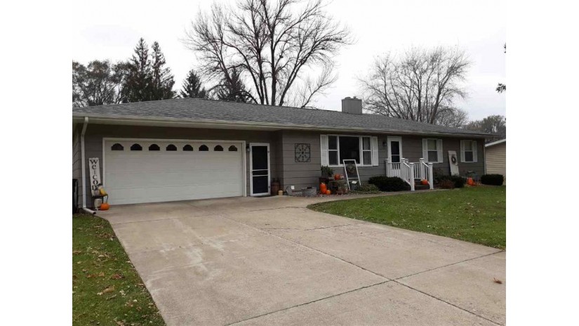 1006 E Iowa St Prairie Du Chien, WI 53821 by Kramer Real Estate & Auction Llc $166,500