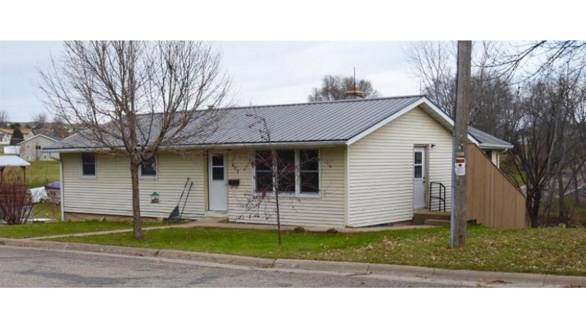 807 N Johns St Dodgeville, WI 53533 by Garthwaite Auction & Realty, Llc $189,000