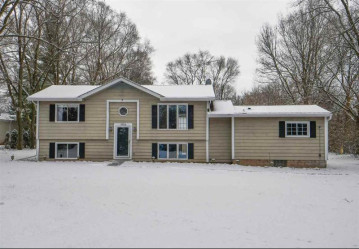 N1024 Old 26 Rd, Koshkonong, WI 53538