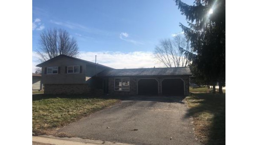 4401 Crestway Dr Windsor, WI 53598 by Century 21 Affiliated $179,000