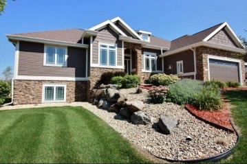 3114 Saddle Brooke Tr, Bristol, WI 53590