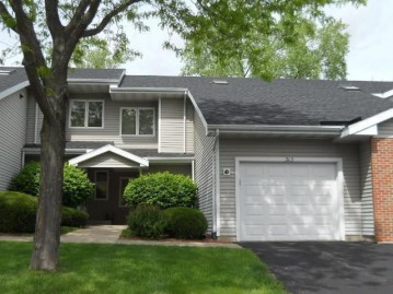 313 Castle Oaks Crossing, Waunakee, WI 53597