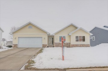 506 Pheasant Tr, Deerfield, WI 53531