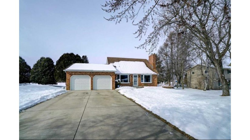 6513 Gina Ln Vienna, WI 53532 by Realty Executives Cooper Spransy $339,000